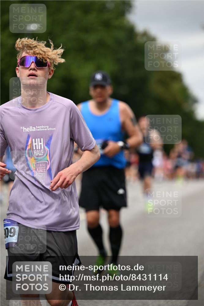 29.06.2025 - hella hamburg halbmarathon Dr. Thomas Lammeyer http://msf.ph/oto/8431114 29.06.2025 10:52:09 Kennedybrücke 1073, 1430, 1434, 1523, 1618, 2163, 2195, 2211, 2320, 2407, 2418, 2491, 2882, 3468, 3679, 4239, 4974, 5796, 6255, 6256, 6879, 7240, 8105, 8158, 8270, 9018, 9356, 9758, 10075, 10658, 10777, 10903, 11276 meine-sportfotos.de