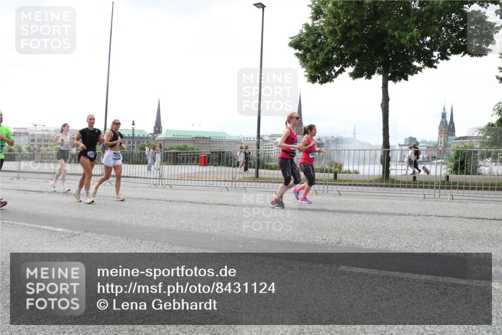 29.06.2025 - hella hamburg halbmarathon Lena Gebhardt http://msf.ph/oto/8431124 29.06.2025 10:44:09 Lombardsbrücke 15719, 59, 1026, 1095, 1306, 1310, 1345, 1459, 1519, 1802, 1804, 2073, 2186, 2343, 2610, 2692, 2733, 3065, 3288, 3596, 3597, 4496, 4627, 4636, 4898, 5001, 5127, 5192, 5201, 5293, 5647, 5730, 5731, 5890, 5902, 5905, 6036, 6334, 6895, 6971, 6973, 7205, 7206, 7326, 7489, 7610, 7818, 7842, 8000, 8058, 8272, 8591, 8763, 8870, 8957, 9073, 9510, 9704, 9879, 10097, 10223, 10303, 10304, 11825, 11955, 12322, 12803, 12995, 13330, 13390, 13906, 14091, 14123, 14654 meine-sportfotos.de