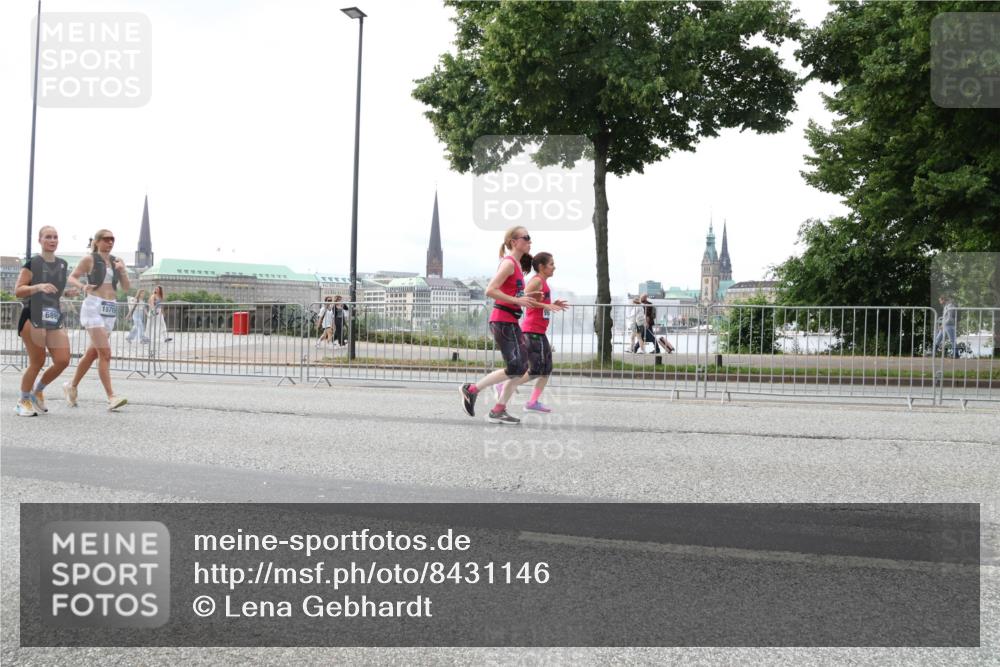 29.06.2025 - hella hamburg halbmarathon Lena Gebhardt http://msf.ph/oto/8431146 29.06.2025 10:44:10 Lombardsbrücke 15715, 689, 1026, 1095, 1306, 1345, 1459, 1519, 1802, 1804, 2073, 2186, 2343, 2610, 2692, 2733, 3065, 3288, 3596, 3597, 4496, 4627, 4636, 4898, 5001, 5127, 5192, 5201, 5293, 5647, 5730, 5731, 5890, 5902, 5905, 6036, 6334, 6895, 7205, 7206, 7326, 7489, 7610, 7818, 7842, 8000, 8058, 8272, 8591, 8763, 8870, 8957, 9073, 9510, 9704, 9879, 10097, 10223, 10303, 10304, 11825, 11955, 12322, 12803, 12995, 13330, 13390, 13906, 14091, 14123, 14654 meine-sportfotos.de
