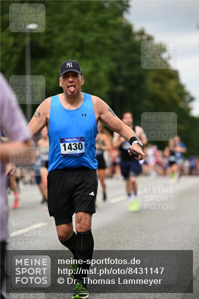 29.06.2025 - hella hamburg halbmarathon Dr. Thomas Lammeyer http://msf.ph/oto/8431147 29.06.2025 10:52:10 Kennedybrücke 1073, 1430, 1434, 1523, 1618, 2163, 2195, 2320, 2407, 2418, 2491, 2882, 2994, 3468, 3679, 4239, 4588, 4974, 5796, 6255, 6256, 6879, 7240, 8105, 8158, 8270, 9018, 9356, 10075, 10658, 10777, 10903, 11276 meine-sportfotos.de