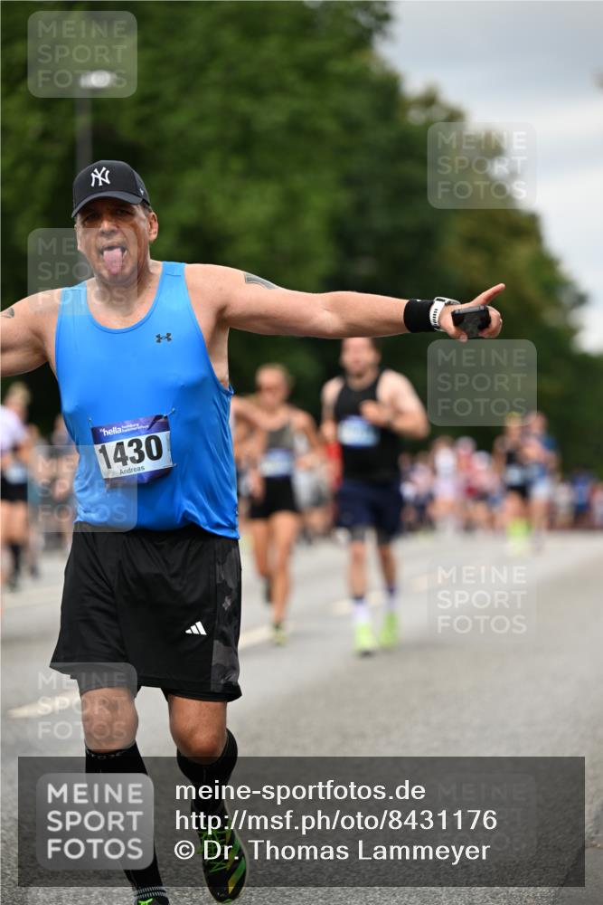 29.06.2025 - hella hamburg halbmarathon Dr. Thomas Lammeyer http://msf.ph/oto/8431176 29.06.2025 10:52:10 Kennedybrücke 1073, 1430, 1434, 1523, 1618, 2163, 2195, 2320, 2407, 2418, 2491, 2882, 2994, 3468, 3679, 4239, 4588, 4974, 5796, 6255, 6256, 6879, 7240, 8105, 8158, 8270, 9018, 9356, 10075, 10658, 10777, 10903, 11276 meine-sportfotos.de