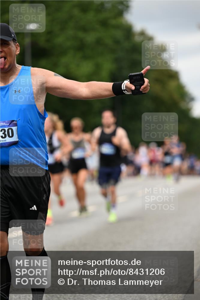 29.06.2025 - hella hamburg halbmarathon Dr. Thomas Lammeyer http://msf.ph/oto/8431206 29.06.2025 10:52:11 Kennedybrücke 1045, 1073, 1430, 1434, 1523, 1618, 2163, 2195, 2320, 2407, 2418, 2491, 2882, 2994, 3468, 3679, 4037, 4239, 4588, 4974, 5796, 6255, 6256, 6879, 7240, 8105, 8158, 8270, 9018, 9356, 10075, 10658, 10777, 10903, 11276 meine-sportfotos.de
