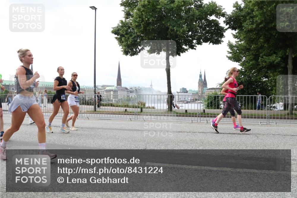 29.06.2025 - hella hamburg halbmarathon Lena Gebhardt http://msf.ph/oto/8431224 29.06.2025 10:44:10 Lombardsbrücke 689, 157, 1026, 1095, 1306, 1345, 1459, 1519, 1802, 1804, 2073, 2186, 2343, 2610, 2692, 2733, 3065, 3288, 3596, 3597, 4496, 4627, 4636, 4898, 5001, 5127, 5192, 5201, 5293, 5647, 5730, 5731, 5890, 5902, 5905, 6036, 6334, 6895, 7205, 7206, 7326, 7489, 7610, 7818, 7842, 8000, 8058, 8272, 8591, 8763, 8870, 8957, 9073, 9510, 9704, 9879, 10097, 10223, 10303, 10304, 11825, 11955, 12322, 12803, 12995, 13330, 13390, 13906, 14091, 14123, 14654 meine-sportfotos.de