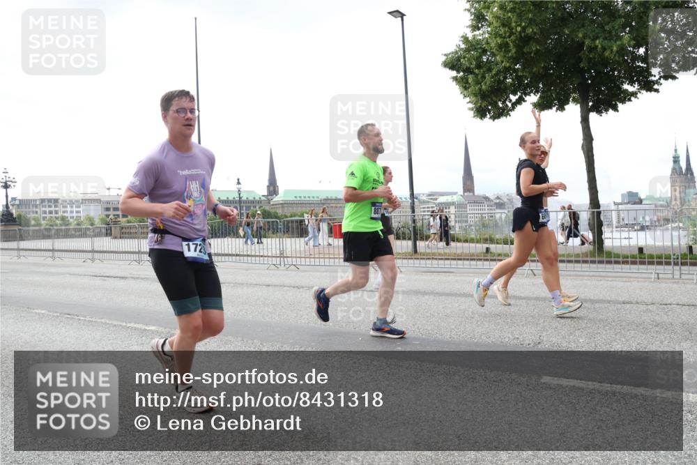 29.06.2025 - hella hamburg halbmarathon Lena Gebhardt http://msf.ph/oto/8431318 29.06.2025 10:44:11 Lombardsbrücke 172, 887, 1026, 1095, 1306, 1345, 1459, 1519, 1802, 1804, 2073, 2186, 2343, 2610, 2692, 2733, 3065, 3288, 3596, 3597, 4496, 4627, 4636, 4898, 5001, 5127, 5192, 5201, 5293, 5647, 5730, 5731, 5890, 5902, 5905, 6036, 6334, 6895, 7326, 7489, 7610, 7818, 7842, 8058, 8272, 8591, 8763, 8870, 8957, 9073, 9510, 9704, 9879, 10097, 10223, 10303, 10304, 11825, 11955, 12322, 12803, 12995, 13330, 13390, 13906, 14091, 14123, 14654 meine-sportfotos.de