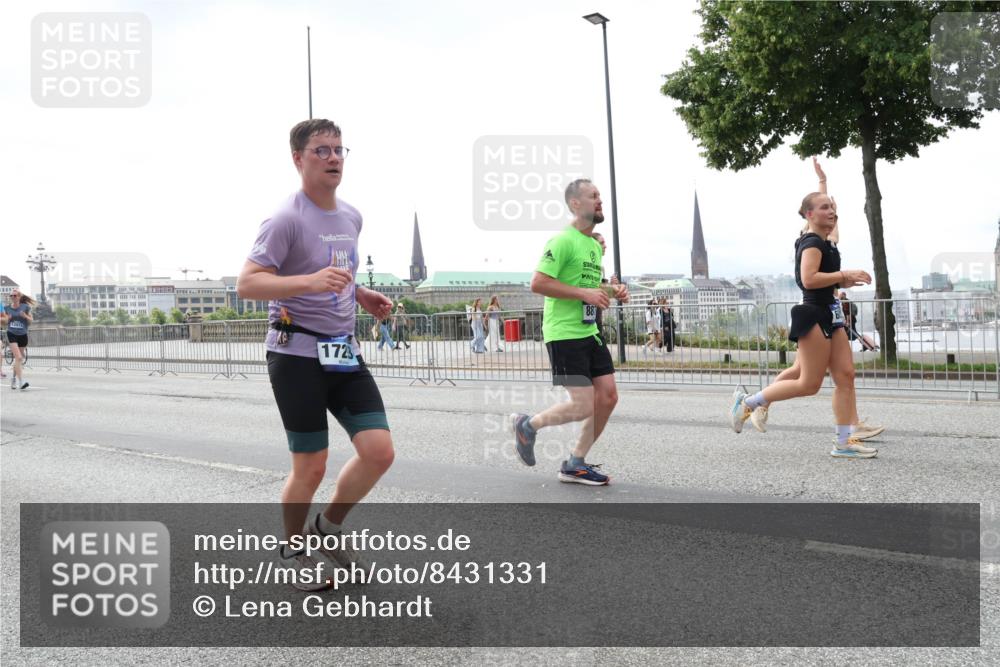 29.06.2025 - hella hamburg halbmarathon Lena Gebhardt http://msf.ph/oto/8431331 29.06.2025 10:44:11 Lombardsbrücke 13973, 1723, 1026, 1095, 1306, 1345, 1459, 1519, 1802, 1804, 2073, 2186, 2343, 2610, 2692, 2733, 3065, 3288, 3596, 3597, 4496, 4627, 4636, 4898, 5001, 5127, 5192, 5201, 5293, 5647, 5730, 5731, 5890, 5902, 5905, 6036, 6334, 6895, 7326, 7489, 7610, 7818, 7842, 8058, 8272, 8591, 8763, 8870, 8957, 9073, 9510, 9704, 9879, 10097, 10223, 10303, 10304, 11825, 11955, 12322, 12803, 12995, 13330, 13390, 13906, 14091, 14123, 14654 meine-sportfotos.de