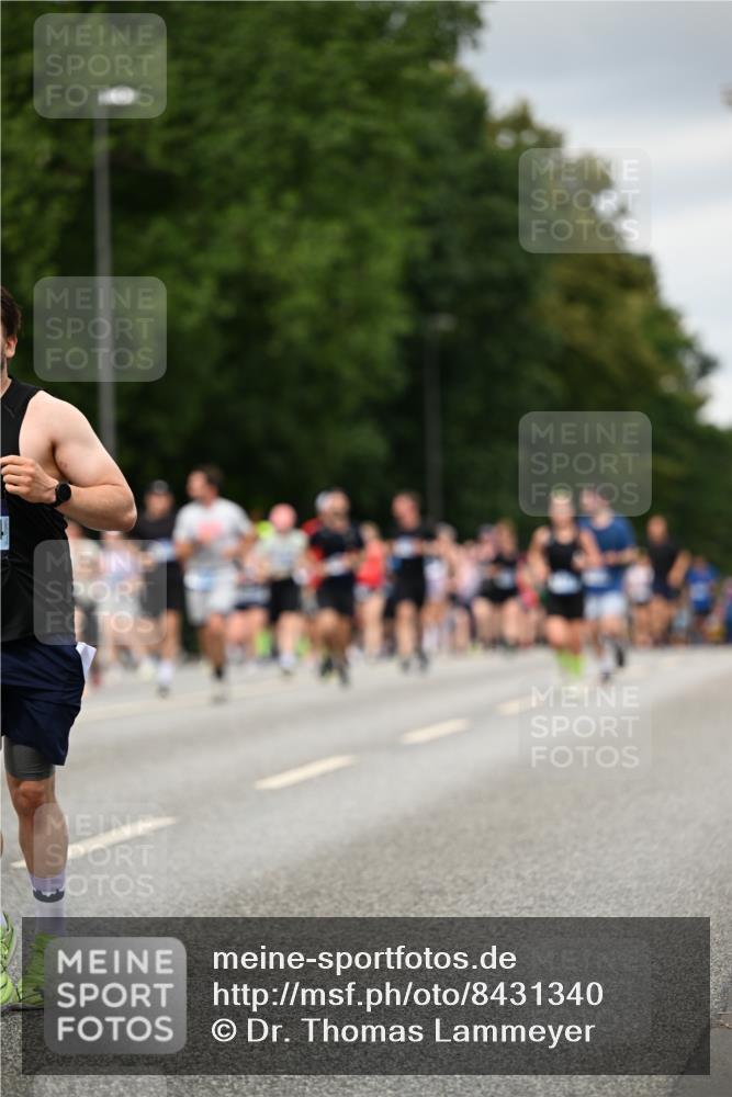 29.06.2025 - hella hamburg halbmarathon Dr. Thomas Lammeyer http://msf.ph/oto/8431340 29.06.2025 10:52:14 Kennedybrücke 1045, 1073, 1430, 1434, 1523, 2148, 2163, 2195, 2320, 2407, 2418, 2491, 2882, 2994, 3468, 3679, 4037, 4239, 4588, 4974, 5796, 6255, 6256, 6879, 8105, 8158, 8270, 9018, 9356, 10075, 10658, 10777, 10903, 10991, 11351 meine-sportfotos.de