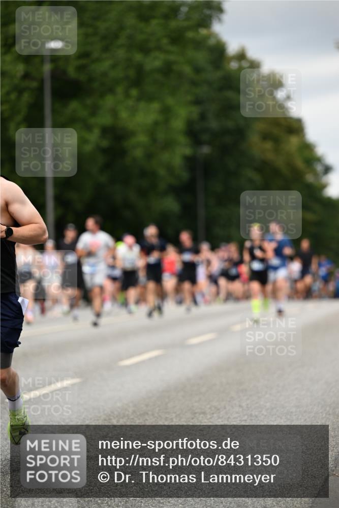 29.06.2025 - hella hamburg halbmarathon Dr. Thomas Lammeyer http://msf.ph/oto/8431350 29.06.2025 10:52:14 Kennedybrücke 1045, 1073, 1430, 1434, 1523, 2148, 2163, 2195, 2320, 2407, 2418, 2491, 2882, 2994, 3468, 3679, 4037, 4239, 4588, 4974, 5796, 6255, 6256, 6879, 8105, 8158, 8270, 9018, 9356, 10075, 10658, 10777, 10903, 10991, 11351 meine-sportfotos.de