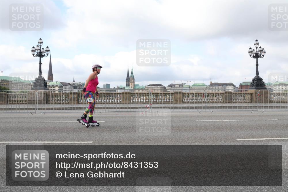 29.06.2025 - hella hamburg halbmarathon Lena Gebhardt http://msf.ph/oto/8431353 29.06.2025 09:00:28 Lombardsbrücke 29 meine-sportfotos.de