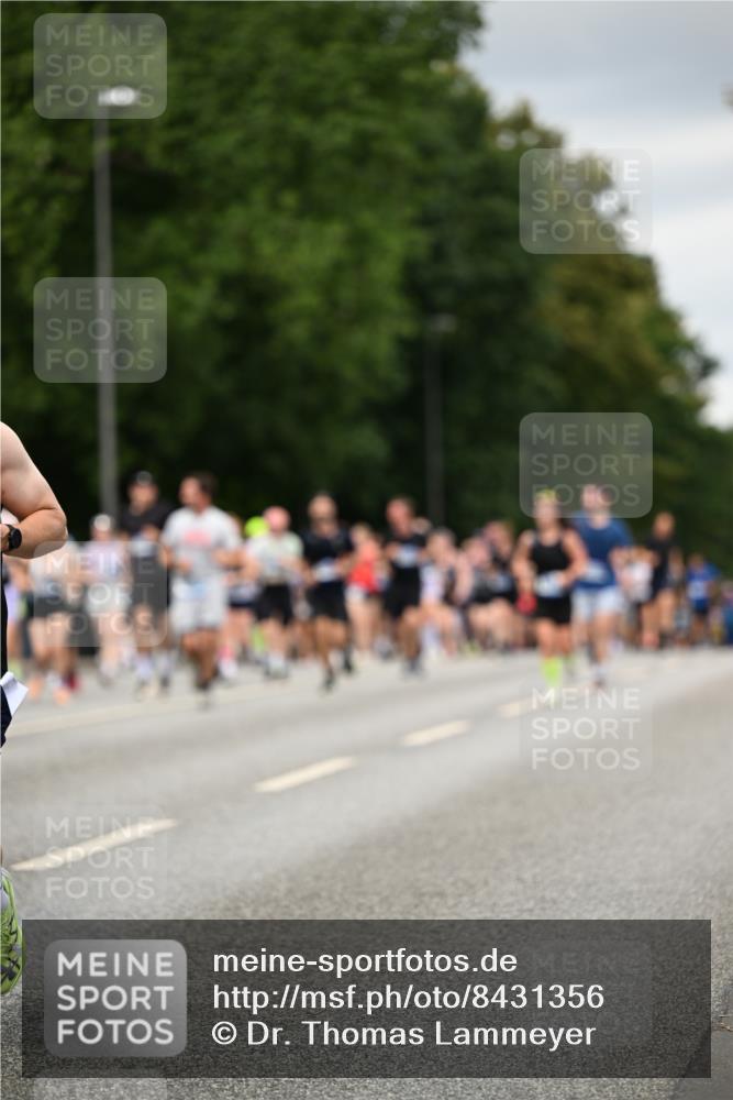 29.06.2025 - hella hamburg halbmarathon Dr. Thomas Lammeyer http://msf.ph/oto/8431356 29.06.2025 10:52:14 Kennedybrücke 1045, 1073, 1430, 1434, 1523, 2148, 2163, 2195, 2320, 2407, 2418, 2491, 2882, 2994, 3468, 3679, 4037, 4239, 4588, 4974, 5796, 6255, 6256, 6879, 8105, 8158, 8270, 9018, 9356, 10075, 10658, 10777, 10903, 10991, 11351 meine-sportfotos.de
