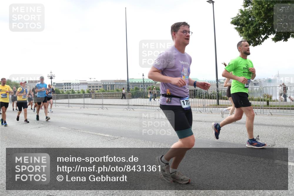 29.06.2025 - hella hamburg halbmarathon Lena Gebhardt http://msf.ph/oto/8431361 29.06.2025 10:44:12 Lombardsbrücke 1802, 1804, 17, 1026, 1095, 1306, 1345, 1459, 1519, 1802, 1804, 2073, 2186, 2343, 2610, 2692, 2733, 3065, 3288, 3596, 3597, 4496, 4627, 4636, 4898, 5001, 5127, 5293, 5647, 5649, 5730, 5731, 5890, 5902, 5905, 6002, 6036, 6334, 6895, 7326, 7489, 7610, 7818, 7842, 8058, 8272, 8591, 8763, 8870, 8957, 9073, 9510, 9704, 9879, 10097, 10223, 10303, 10304, 11825, 11955, 12322, 12409, 12803, 12995, 13330, 13390, 13906, 14091, 14123, 14654 meine-sportfotos.de