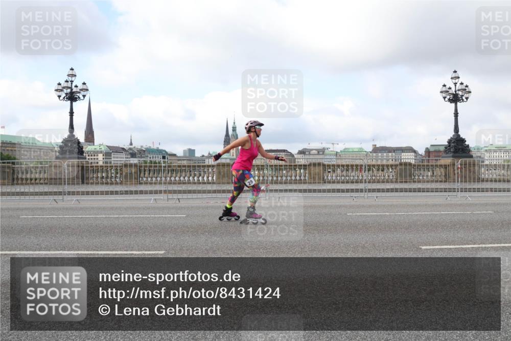 29.06.2025 - hella hamburg halbmarathon Lena Gebhardt http://msf.ph/oto/8431424 29.06.2025 09:00:28 Lombardsbrücke  meine-sportfotos.de