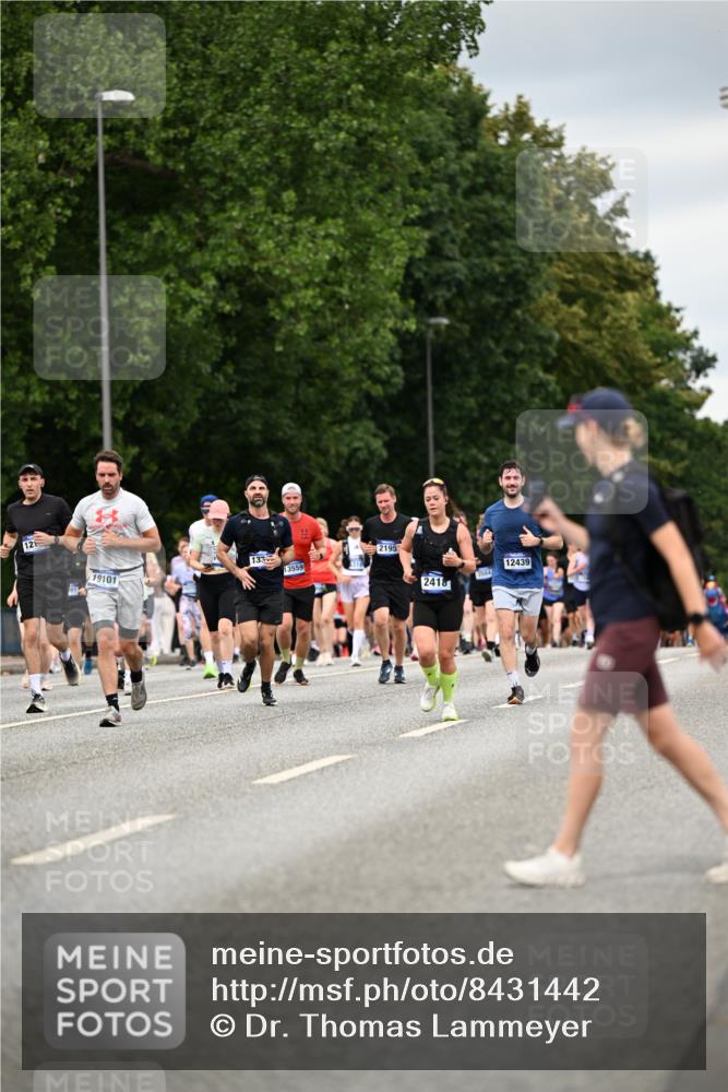 29.06.2025 - hella hamburg halbmarathon Dr. Thomas Lammeyer http://msf.ph/oto/8431442 29.06.2025 10:52:16 Kennedybrücke 1045, 1073, 1430, 1434, 1523, 2148, 2163, 2195, 2320, 2407, 2418, 2882, 2994, 3468, 3504, 3679, 4037, 4239, 4588, 4974, 5796, 6255, 6256, 6879, 7412, 8105, 8158, 8270, 8310, 8948, 9018, 9356, 10075, 10658, 10777, 10903, 10991, 11351 meine-sportfotos.de