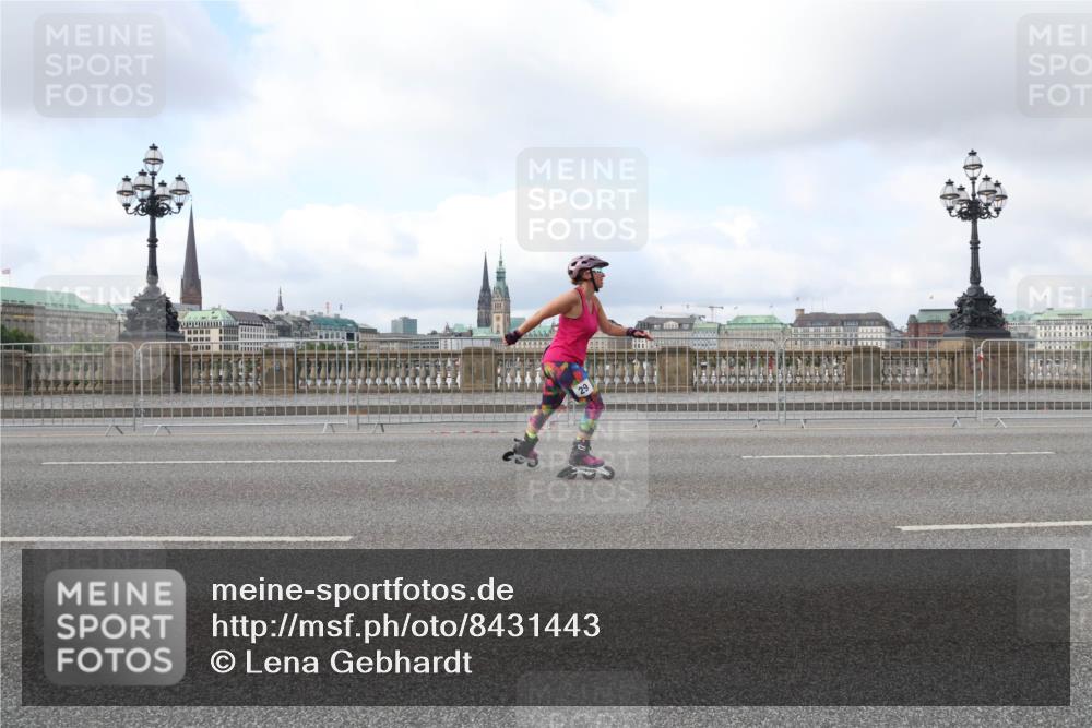29.06.2025 - hella hamburg halbmarathon Lena Gebhardt http://msf.ph/oto/8431443 29.06.2025 09:00:28 Lombardsbrücke  meine-sportfotos.de