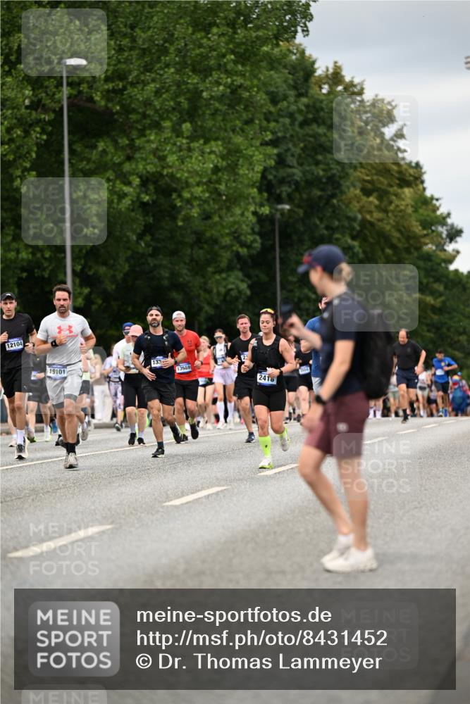 29.06.2025 - hella hamburg halbmarathon Dr. Thomas Lammeyer http://msf.ph/oto/8431452 29.06.2025 10:52:16 Kennedybrücke 1045, 1073, 1430, 1434, 1523, 2148, 2163, 2195, 2320, 2407, 2418, 2882, 2994, 3468, 3504, 3679, 4037, 4239, 4588, 4974, 5796, 6255, 6256, 6879, 7412, 8105, 8158, 8270, 8310, 8948, 9018, 9356, 10075, 10658, 10777, 10903, 10991, 11351 meine-sportfotos.de