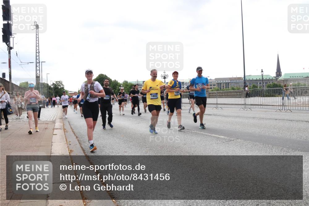 29.06.2025 - hella hamburg halbmarathon Lena Gebhardt http://msf.ph/oto/8431456 29.06.2025 10:44:13 Lombardsbrücke 5127, 1804, 9073, 7326, 1802, 1026, 1095, 1306, 1345, 1459, 1519, 1802, 1804, 2073, 2186, 2343, 2610, 2692, 2733, 3065, 3288, 3596, 3597, 4496, 4627, 4636, 4898, 5001, 5127, 5293, 5647, 5649, 5730, 5731, 5890, 5902, 5905, 6002, 6036, 6334, 6895, 7216, 7326, 7489, 7610, 7818, 7842, 8058, 8272, 8591, 8763, 8870, 8957, 9073, 9510, 9704, 9879, 10223, 10303, 10304, 11825, 11955, 12322, 12409, 12803, 12995, 13262, 13330, 13390, 13906, 14091, 14123, 14654 meine-sportfotos.de