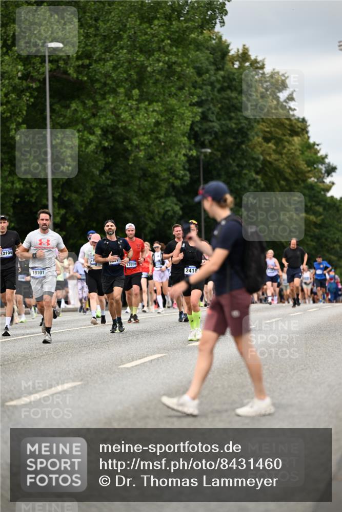 29.06.2025 - hella hamburg halbmarathon Dr. Thomas Lammeyer http://msf.ph/oto/8431460 29.06.2025 10:52:16 Kennedybrücke 1045, 1073, 1430, 1434, 1523, 2148, 2163, 2195, 2320, 2407, 2418, 2882, 2994, 3468, 3504, 3679, 4037, 4239, 4588, 4974, 5796, 6255, 6256, 6879, 7412, 8105, 8158, 8270, 8310, 8948, 9018, 9356, 10075, 10658, 10777, 10903, 10991, 11351 meine-sportfotos.de