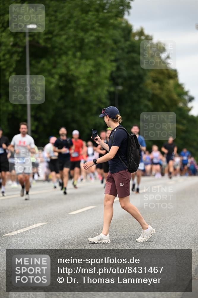 29.06.2025 - hella hamburg halbmarathon Dr. Thomas Lammeyer http://msf.ph/oto/8431467 29.06.2025 10:52:16 Kennedybrücke 1045, 1073, 1430, 1434, 1523, 2148, 2163, 2195, 2320, 2407, 2418, 2882, 2994, 3468, 3504, 3679, 4037, 4239, 4588, 4974, 5796, 6255, 6256, 6879, 7412, 8105, 8158, 8270, 8310, 8948, 9018, 9356, 10075, 10658, 10777, 10903, 10991, 11351 meine-sportfotos.de