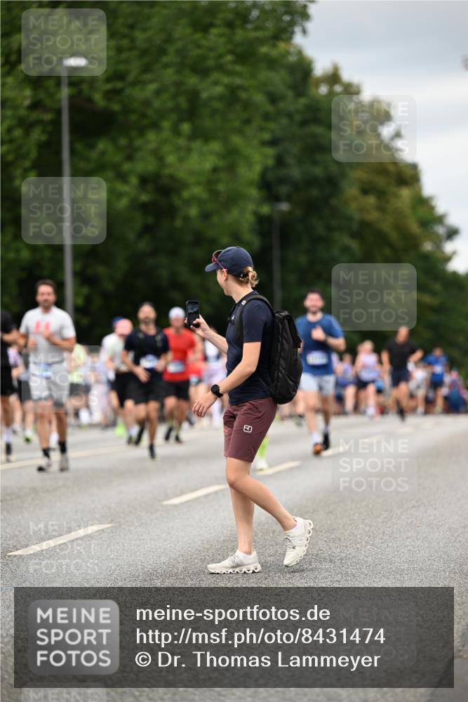 29.06.2025 - hella hamburg halbmarathon Dr. Thomas Lammeyer http://msf.ph/oto/8431474 29.06.2025 10:52:16 Kennedybrücke 1045, 1073, 1430, 1434, 1523, 2148, 2163, 2195, 2320, 2407, 2418, 2882, 2994, 3468, 3504, 3679, 4037, 4239, 4588, 4974, 5796, 6255, 6256, 6879, 7412, 8105, 8158, 8270, 8310, 8948, 9018, 9356, 10075, 10658, 10777, 10903, 10991, 11351 meine-sportfotos.de
