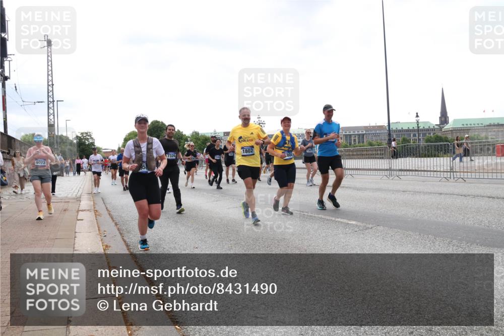 29.06.2025 - hella hamburg halbmarathon Lena Gebhardt http://msf.ph/oto/8431490 29.06.2025 10:44:13 Lombardsbrücke 1802, 13973, 7326, 9073, 12454, 804, 1026, 1095, 1306, 1345, 1459, 1519, 1802, 1804, 2073, 2186, 2343, 2610, 2692, 2733, 3065, 3288, 3596, 3597, 4496, 4627, 4636, 4898, 5001, 5127, 5293, 5647, 5649, 5730, 5731, 5890, 5902, 5905, 6002, 6036, 6334, 6895, 7216, 7326, 7489, 7610, 7818, 7842, 8058, 8272, 8591, 8763, 8870, 8957, 9073, 9510, 9704, 9879, 10223, 10303, 10304, 11825, 11955, 12322, 12409, 12803, 12995, 13262, 13330, 13390, 13906, 14091, 14123, 14654 meine-sportfotos.de