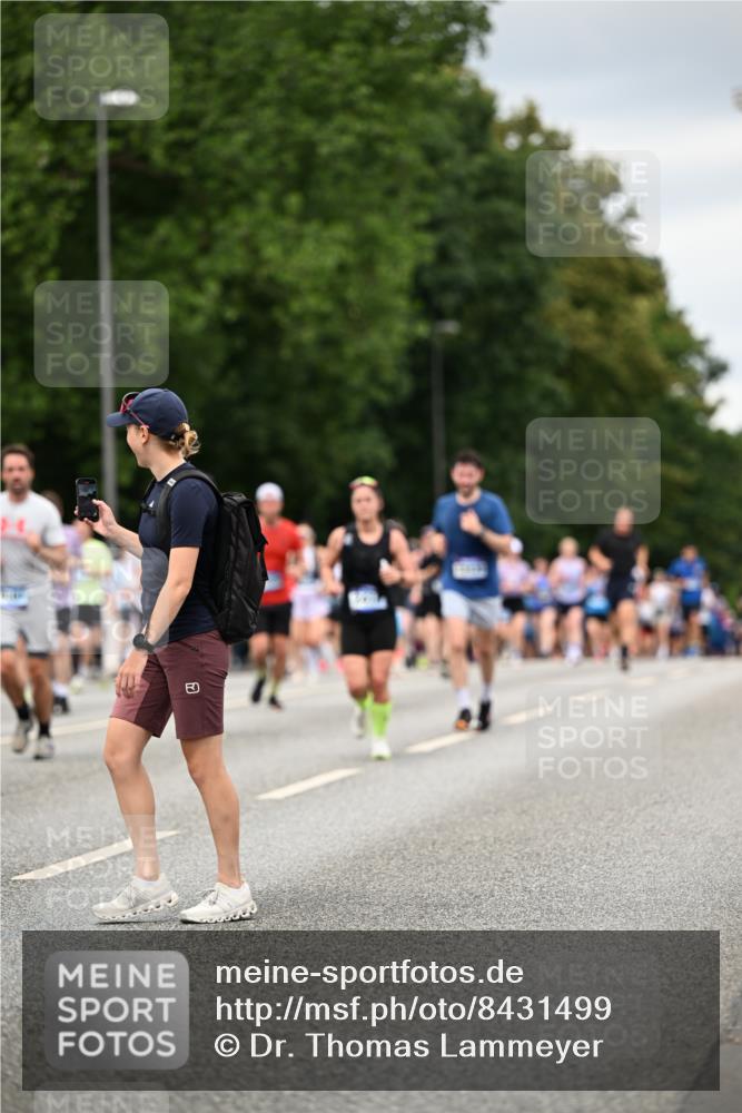 29.06.2025 - hella hamburg halbmarathon Dr. Thomas Lammeyer http://msf.ph/oto/8431499 29.06.2025 10:52:17 Kennedybrücke 1045, 1430, 1434, 1523, 2148, 2163, 2195, 2407, 2418, 2882, 2994, 3468, 3504, 3679, 4037, 4239, 4588, 4974, 5796, 5886, 6255, 6256, 6879, 7412, 8105, 8270, 8310, 8948, 9018, 9356, 10075, 10658, 10777, 10903, 10991, 11351 meine-sportfotos.de