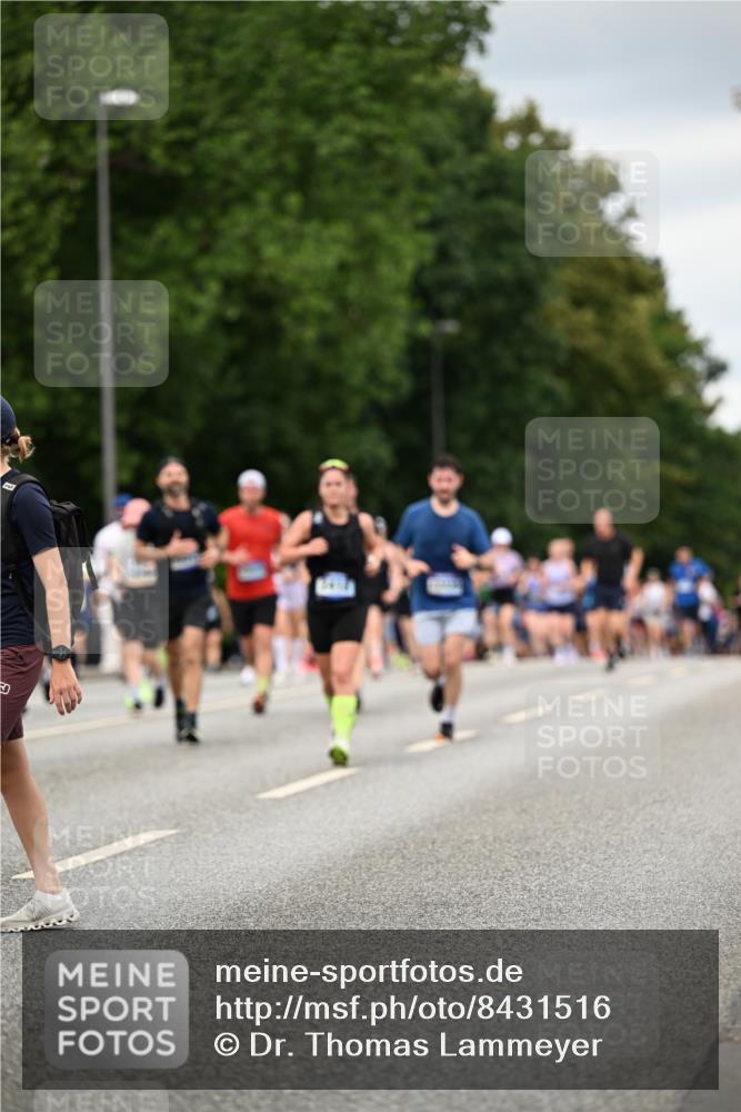 29.06.2025 - hella hamburg halbmarathon Dr. Thomas Lammeyer http://msf.ph/oto/8431516 29.06.2025 10:52:18 Kennedybrücke 1045, 1430, 1434, 1523, 1645, 2148, 2163, 2195, 2407, 2418, 2882, 2994, 3468, 3504, 3679, 3933, 4037, 4239, 4588, 4974, 5796, 5886, 6255, 6256, 6879, 7412, 8270, 8310, 8948, 9018, 9356, 10075, 10658, 10777, 10903, 10991, 11351 meine-sportfotos.de