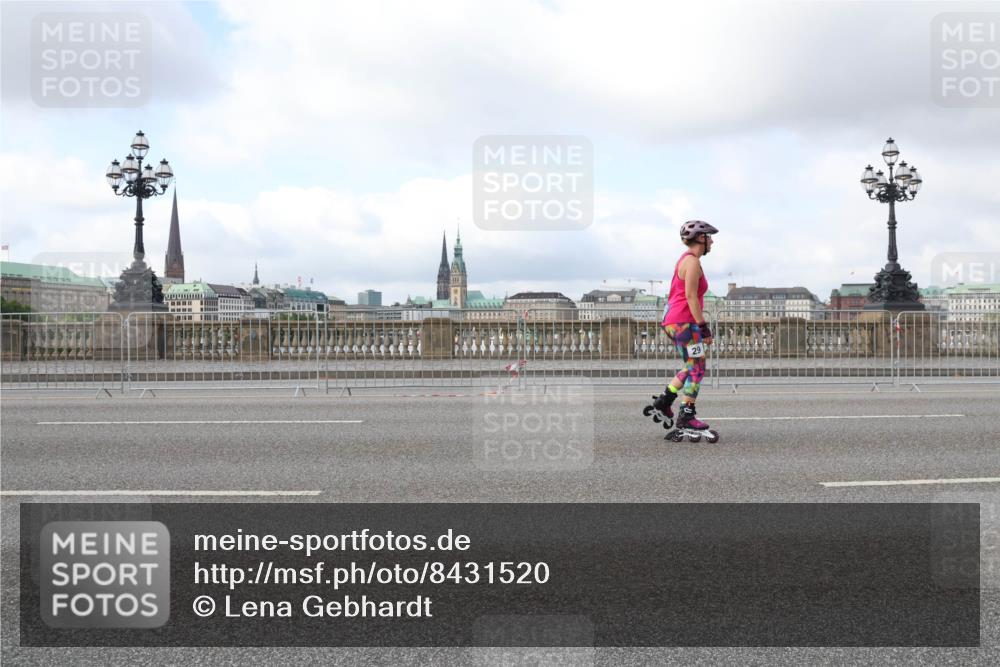 29.06.2025 - hella hamburg halbmarathon Lena Gebhardt http://msf.ph/oto/8431520 29.06.2025 09:00:28 Lombardsbrücke 29 meine-sportfotos.de