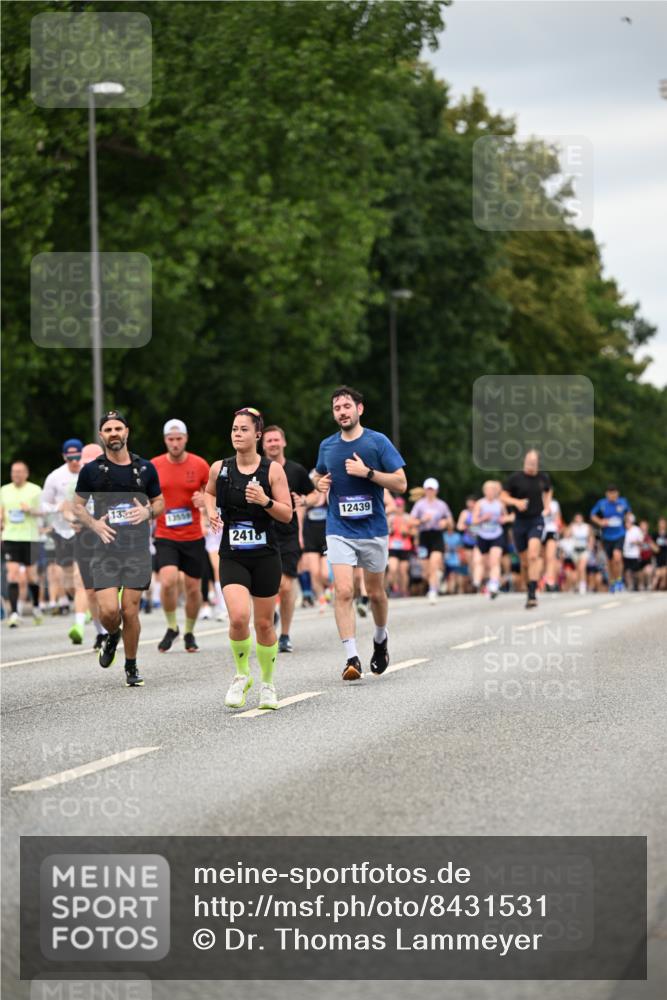 29.06.2025 - hella hamburg halbmarathon Dr. Thomas Lammeyer http://msf.ph/oto/8431531 29.06.2025 10:52:19 Kennedybrücke 1045, 1430, 1434, 1523, 1645, 2148, 2163, 2195, 2407, 2418, 2882, 2994, 3468, 3504, 3679, 3933, 4037, 4239, 4588, 4974, 5796, 5886, 6255, 6256, 6879, 7412, 8270, 8310, 8948, 9018, 9356, 10075, 10658, 10777, 10903, 10991, 11351 meine-sportfotos.de