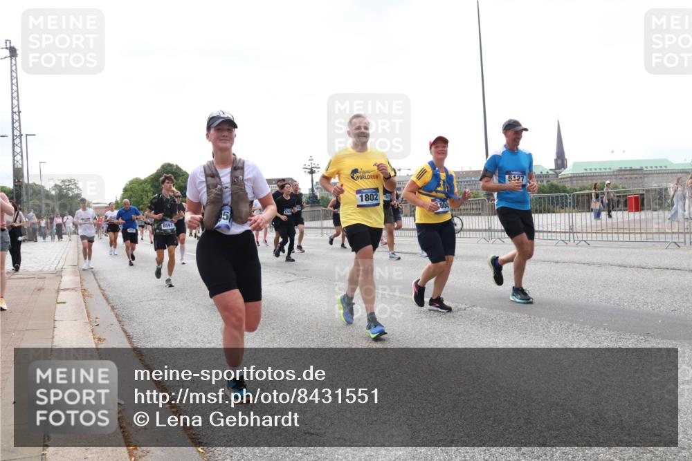 29.06.2025 - hella hamburg halbmarathon Lena Gebhardt http://msf.ph/oto/8431551 29.06.2025 10:44:14 Lombardsbrücke 8591, 1802, 5127, 1026, 1095, 1306, 1345, 1459, 1519, 1802, 1804, 2073, 2186, 2343, 2610, 2692, 2733, 3065, 3288, 3506, 3596, 3597, 4496, 4627, 4636, 4898, 5001, 5127, 5293, 5647, 5649, 5730, 5731, 5890, 5902, 5905, 6002, 6036, 6334, 6895, 7216, 7326, 7489, 7610, 7818, 7842, 8058, 8272, 8591, 8763, 8870, 8957, 9073, 9510, 9704, 9879, 10223, 10303, 10304, 10416, 11825, 11955, 12322, 12409, 12803, 12995, 13262, 13330, 13390, 13906, 14091, 14123, 14654 meine-sportfotos.de