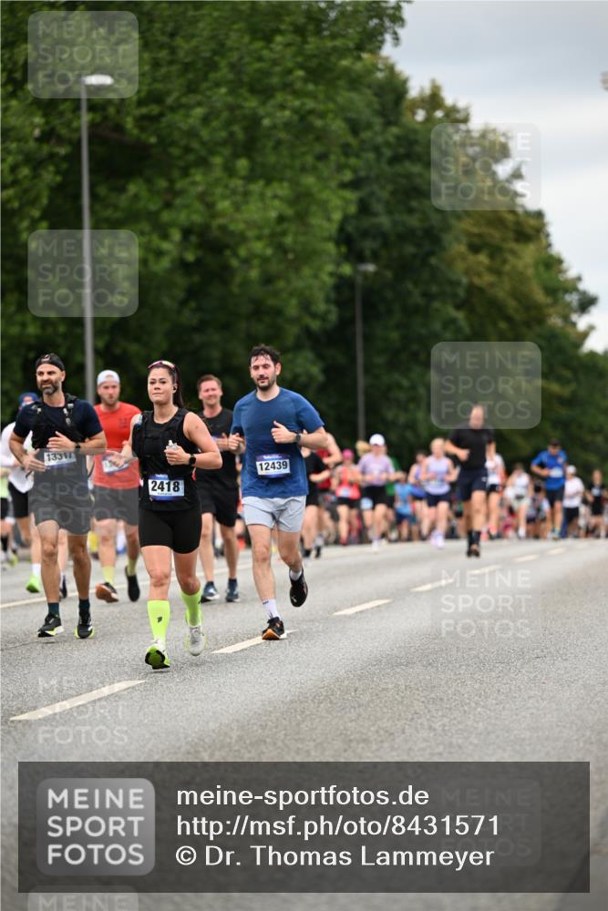 29.06.2025 - hella hamburg halbmarathon Dr. Thomas Lammeyer http://msf.ph/oto/8431571 29.06.2025 10:52:19 Kennedybrücke 1045, 1430, 1434, 1523, 1645, 2148, 2163, 2195, 2407, 2418, 2882, 2994, 3468, 3504, 3679, 3933, 4037, 4239, 4588, 4974, 5796, 5886, 6255, 6256, 6879, 7412, 8270, 8310, 8948, 9018, 9356, 10075, 10658, 10777, 10903, 10991, 11351 meine-sportfotos.de
