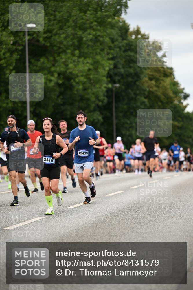 29.06.2025 - hella hamburg halbmarathon Dr. Thomas Lammeyer http://msf.ph/oto/8431579 29.06.2025 10:52:20 Kennedybrücke 1045, 1430, 1434, 1523, 1645, 2148, 2163, 2195, 2407, 2418, 2882, 2994, 3468, 3504, 3679, 3933, 4037, 4239, 4588, 4974, 5796, 5886, 6255, 6256, 6879, 7412, 8270, 8310, 8948, 9018, 9356, 9696, 10075, 10658, 10777, 10903, 10991, 11351 meine-sportfotos.de