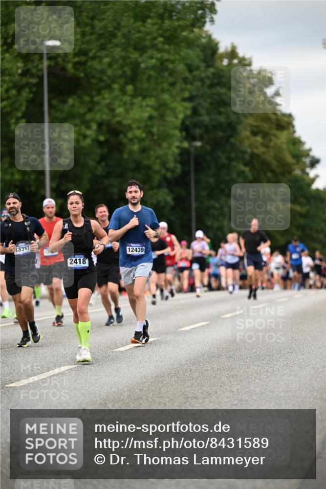 29.06.2025 - hella hamburg halbmarathon Dr. Thomas Lammeyer http://msf.ph/oto/8431589 29.06.2025 10:52:20 Kennedybrücke 1045, 1430, 1434, 1523, 1645, 2148, 2163, 2195, 2407, 2418, 2882, 2994, 3468, 3504, 3679, 3933, 4037, 4239, 4588, 4974, 5796, 5886, 6255, 6256, 6879, 7412, 8270, 8310, 8948, 9018, 9356, 9696, 10075, 10658, 10777, 10903, 10991, 11351 meine-sportfotos.de