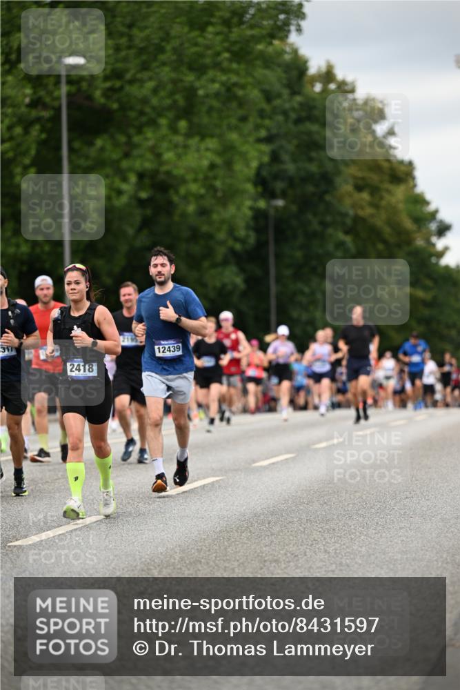 29.06.2025 - hella hamburg halbmarathon Dr. Thomas Lammeyer http://msf.ph/oto/8431597 29.06.2025 10:52:20 Kennedybrücke 1045, 1430, 1434, 1523, 1645, 2148, 2163, 2195, 2407, 2418, 2882, 2994, 3468, 3504, 3679, 3933, 4037, 4239, 4588, 4974, 5796, 5886, 6255, 6256, 6879, 7412, 8270, 8310, 8948, 9018, 9356, 9696, 10075, 10658, 10777, 10903, 10991, 11351 meine-sportfotos.de