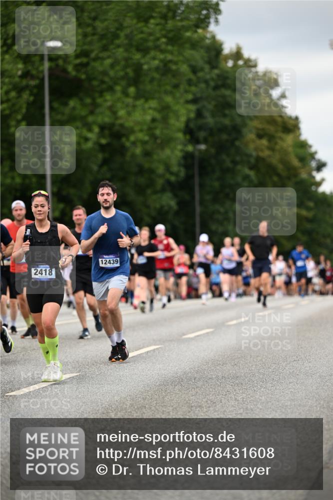29.06.2025 - hella hamburg halbmarathon Dr. Thomas Lammeyer http://msf.ph/oto/8431608 29.06.2025 10:52:20 Kennedybrücke 1045, 1430, 1434, 1523, 1645, 2148, 2163, 2195, 2407, 2418, 2882, 2994, 3468, 3504, 3679, 3933, 4037, 4239, 4588, 4974, 5796, 5886, 6255, 6256, 6879, 7412, 8270, 8310, 8948, 9018, 9356, 9696, 10075, 10658, 10777, 10903, 10991, 11351 meine-sportfotos.de