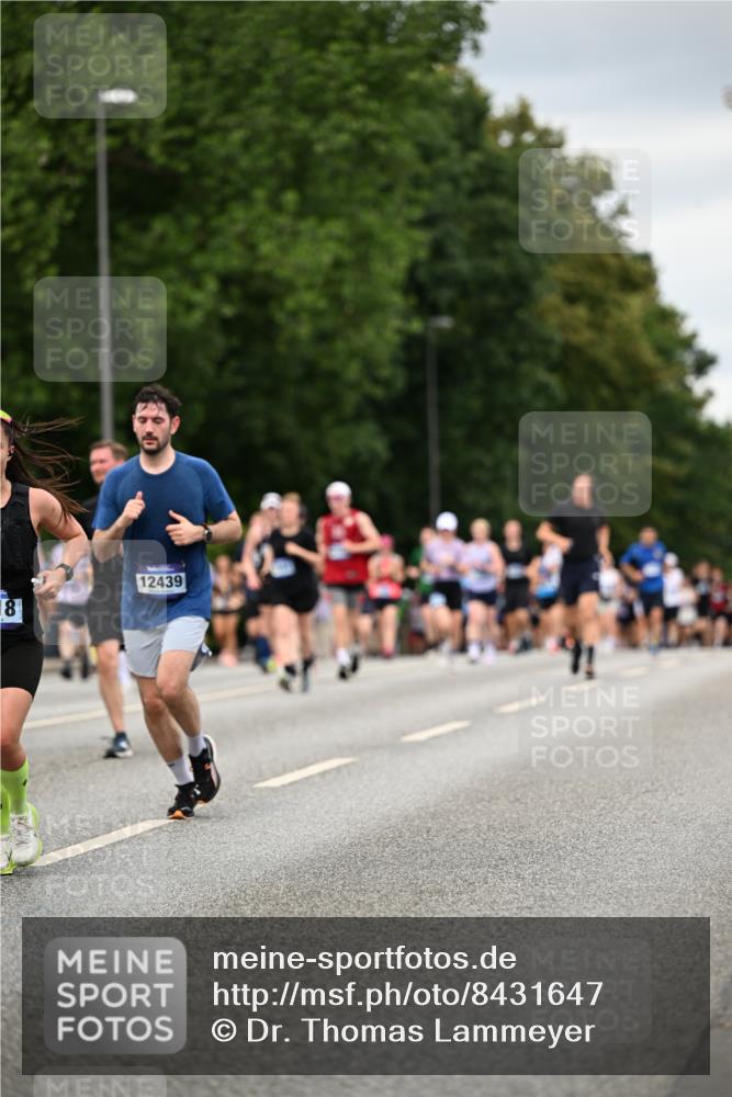 29.06.2025 - hella hamburg halbmarathon Dr. Thomas Lammeyer http://msf.ph/oto/8431647 29.06.2025 10:52:21 Kennedybrücke 1045, 1430, 1434, 1523, 1645, 2148, 2163, 2195, 2407, 2418, 2882, 2994, 3468, 3504, 3679, 3933, 4037, 4239, 4588, 4974, 5796, 5886, 6255, 6256, 6879, 7412, 8270, 8310, 8948, 9018, 9356, 9696, 10075, 10658, 10777, 10991, 11351 meine-sportfotos.de