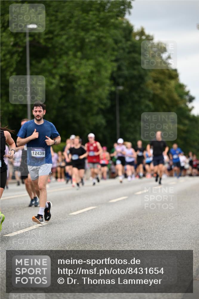 29.06.2025 - hella hamburg halbmarathon Dr. Thomas Lammeyer http://msf.ph/oto/8431654 29.06.2025 10:52:21 Kennedybrücke 1045, 1430, 1434, 1523, 1645, 2148, 2163, 2195, 2407, 2418, 2882, 2994, 3468, 3504, 3679, 3933, 4037, 4239, 4588, 4974, 5796, 5886, 6255, 6256, 6879, 7412, 8270, 8310, 8948, 9018, 9356, 9696, 10075, 10658, 10777, 10991, 11351 meine-sportfotos.de