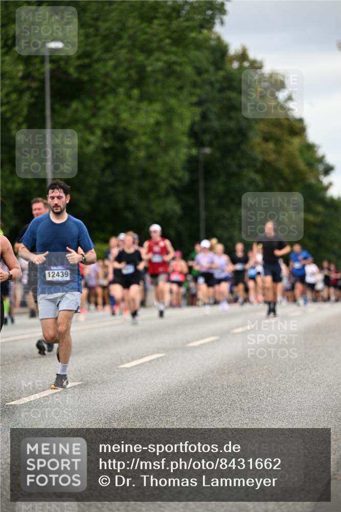 29.06.2025 - hella hamburg halbmarathon Dr. Thomas Lammeyer http://msf.ph/oto/8431662 29.06.2025 10:52:21 Kennedybrücke 1045, 1430, 1434, 1523, 1645, 2148, 2163, 2195, 2407, 2418, 2882, 2994, 3468, 3504, 3679, 3933, 4037, 4239, 4588, 4974, 5796, 5886, 6255, 6256, 6879, 7412, 8270, 8310, 8948, 9018, 9356, 9696, 10075, 10658, 10777, 10991, 11351 meine-sportfotos.de