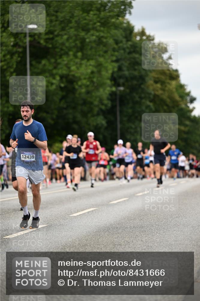 29.06.2025 - hella hamburg halbmarathon Dr. Thomas Lammeyer http://msf.ph/oto/8431666 29.06.2025 10:52:21 Kennedybrücke 1045, 1430, 1434, 1523, 1645, 2148, 2163, 2195, 2407, 2418, 2882, 2994, 3468, 3504, 3679, 3933, 4037, 4239, 4588, 4974, 5796, 5886, 6255, 6256, 6879, 7412, 8270, 8310, 8948, 9018, 9356, 9696, 10075, 10658, 10777, 10991, 11351 meine-sportfotos.de