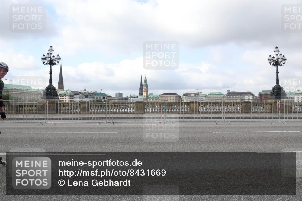 29.06.2025 - hella hamburg halbmarathon Lena Gebhardt http://msf.ph/oto/8431669 29.06.2025 09:00:46 Lombardsbrücke  meine-sportfotos.de