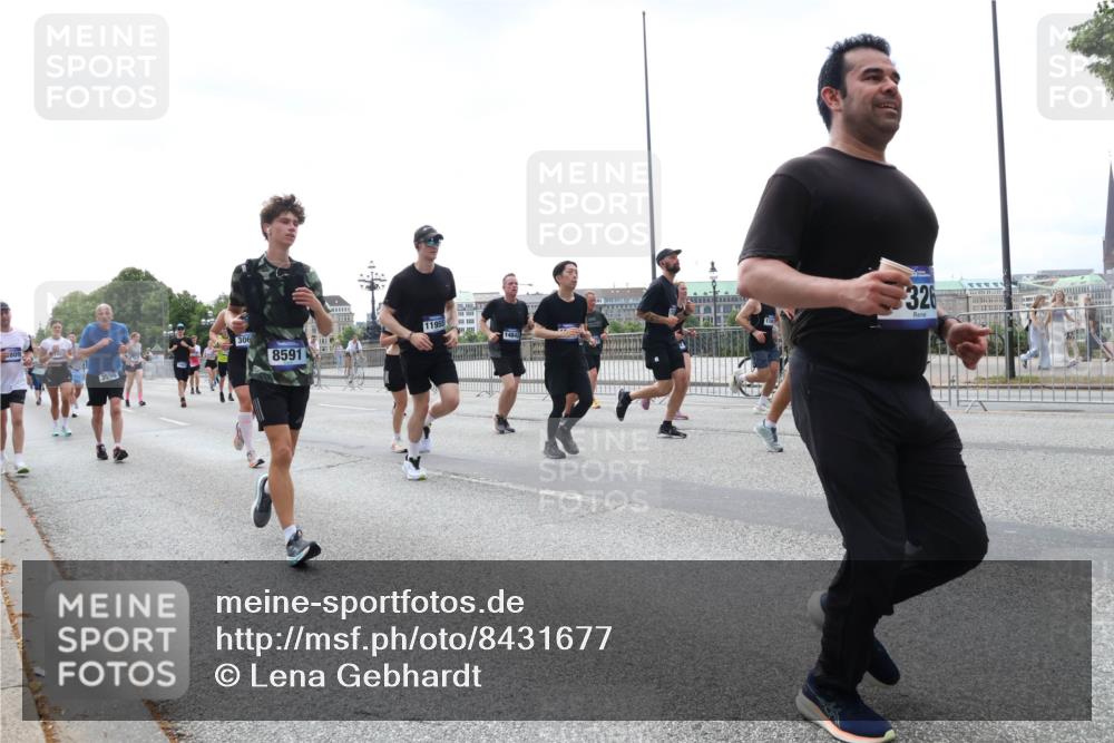29.06.2025 - hella hamburg halbmarathon Lena Gebhardt http://msf.ph/oto/8431677 29.06.2025 10:44:16 Lombardsbrücke 306, 11955, 14842, 8591, 3596, 326, 1026, 1095, 1306, 1345, 1459, 1519, 1802, 1804, 2073, 2186, 2343, 2610, 2692, 3065, 3288, 3506, 3596, 3597, 4496, 4627, 4636, 4898, 5001, 5127, 5293, 5647, 5649, 5730, 5731, 5890, 5902, 5905, 6002, 6036, 6895, 7216, 7326, 7610, 7818, 7842, 8272, 8591, 8763, 8870, 8957, 9073, 9510, 9704, 9879, 10006, 10223, 10303, 10304, 10416, 11825, 11955, 12322, 12409, 12803, 12995, 13262, 13288, 13330, 13390, 13906, 14091, 14123, 14654, 14971 meine-sportfotos.de