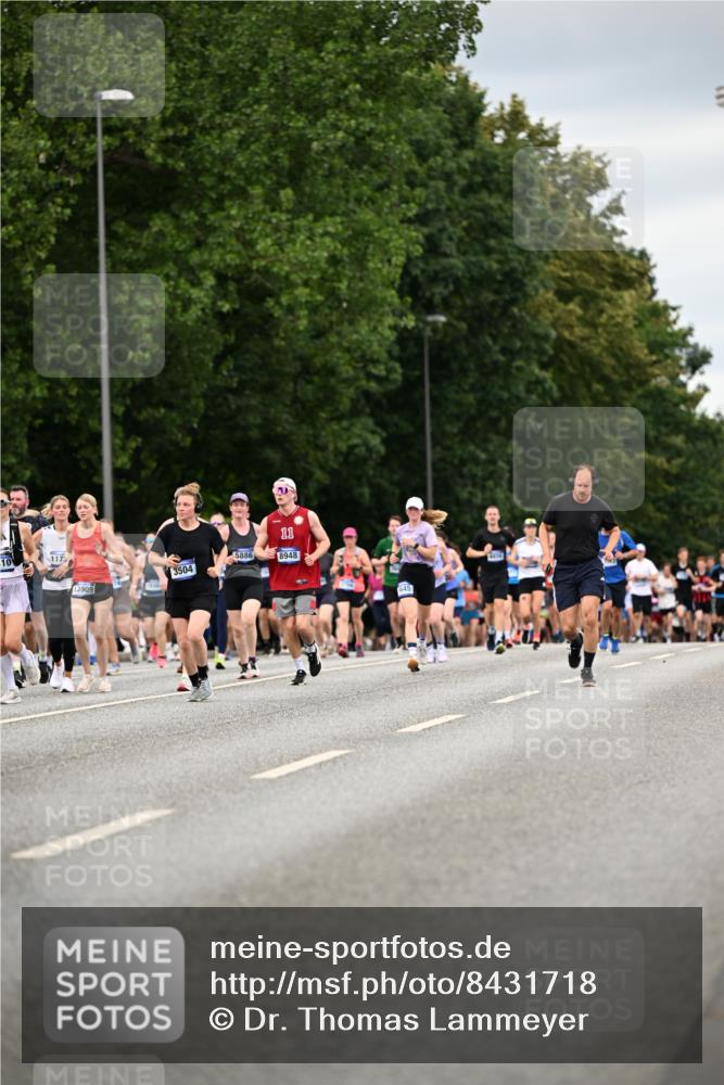 29.06.2025 - hella hamburg halbmarathon Dr. Thomas Lammeyer http://msf.ph/oto/8431718 29.06.2025 10:52:23 Kennedybrücke 1045, 1246, 1430, 1434, 1639, 1645, 2148, 2163, 2195, 2407, 2418, 2627, 2882, 2994, 3468, 3504, 3933, 4037, 4588, 4974, 5886, 6255, 6256, 6879, 7412, 7970, 8310, 8948, 9018, 9356, 9696, 10075, 10777, 10991, 11351 meine-sportfotos.de