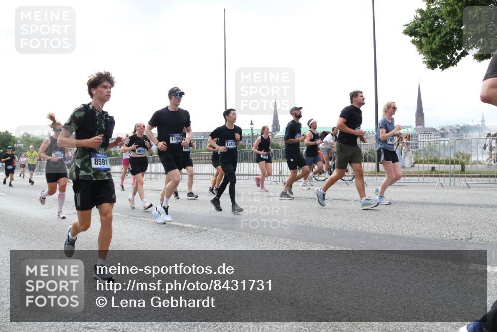 29.06.2025 - hella hamburg halbmarathon Lena Gebhardt http://msf.ph/oto/8431731 29.06.2025 10:44:16 Lombardsbrücke 4898, 2965, 8591, 11955, 12454, 2692, 1026, 1095, 1306, 1345, 1459, 1519, 1802, 1804, 2073, 2186, 2343, 2610, 2692, 3065, 3288, 3506, 3596, 3597, 4496, 4627, 4636, 4898, 5001, 5127, 5293, 5647, 5649, 5730, 5731, 5890, 5902, 5905, 6002, 6036, 6895, 7216, 7326, 7610, 7818, 7842, 8272, 8591, 8763, 8870, 8957, 9073, 9510, 9704, 9879, 10006, 10223, 10303, 10304, 10416, 11825, 11955, 12322, 12409, 12803, 12995, 13262, 13288, 13330, 13390, 13906, 14091, 14123, 14654, 14971 meine-sportfotos.de