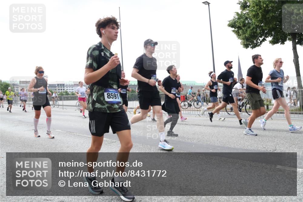 29.06.2025 - hella hamburg halbmarathon Lena Gebhardt http://msf.ph/oto/8431772 29.06.2025 10:44:17 Lombardsbrücke 05, 8763, 8591, 14842, 119, 1245, 13967, 13832, 15, 1026, 1095, 1306, 1345, 1459, 1519, 1802, 1804, 2073, 2186, 2343, 2610, 2692, 3065, 3288, 3506, 3596, 4496, 4627, 4636, 4898, 5001, 5127, 5293, 5647, 5649, 5730, 5731, 5890, 5902, 5905, 6002, 6895, 7216, 7326, 7610, 7818, 7842, 8272, 8591, 8763, 8870, 8957, 9073, 9510, 9879, 10006, 10223, 10303, 10304, 10416, 11825, 11955, 12322, 12409, 12803, 12995, 13262, 13288, 13330, 13390, 13906, 14091, 14123, 14350, 14654, 14971 meine-sportfotos.de