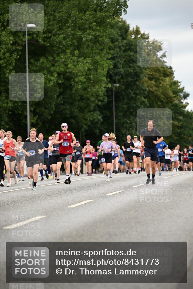 29.06.2025 - hella hamburg halbmarathon Dr. Thomas Lammeyer http://msf.ph/oto/8431773 29.06.2025 10:52:24 Kennedybrücke 1045, 1246, 1434, 1639, 1645, 2148, 2163, 2195, 2407, 2418, 2627, 2882, 2994, 3468, 3504, 3933, 4037, 4588, 4856, 4974, 5886, 6255, 6256, 6879, 7412, 7970, 8310, 8948, 9018, 9356, 9696, 10075, 10777, 10991, 11351 meine-sportfotos.de