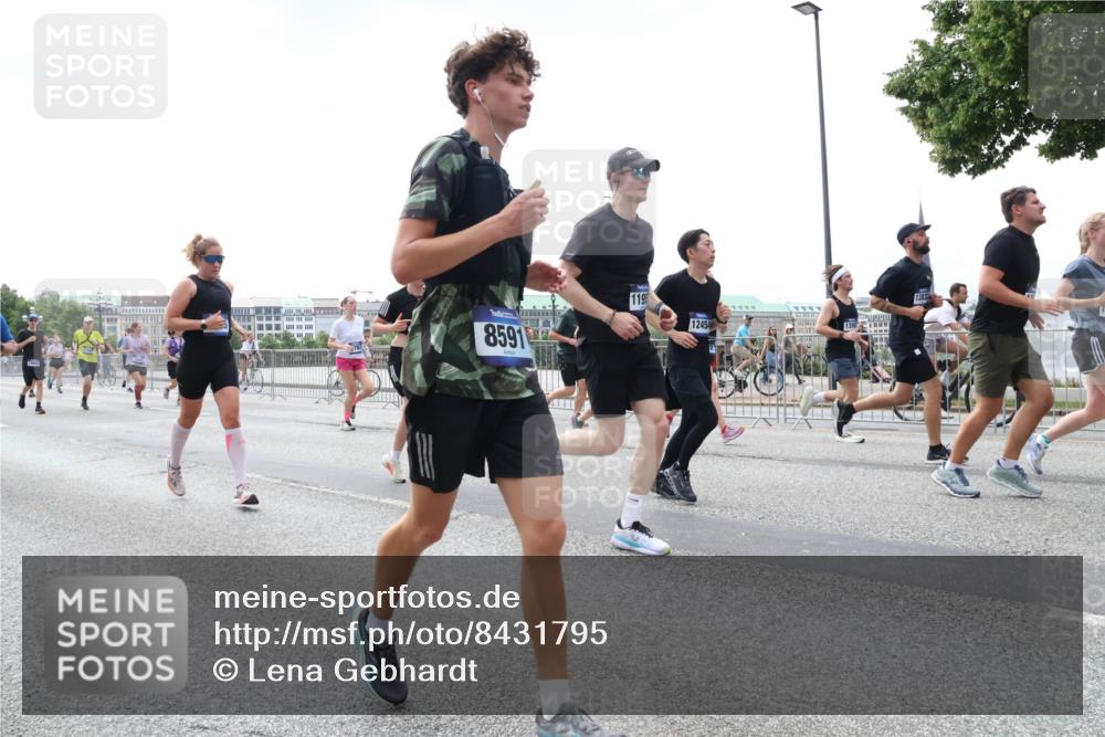29.06.2025 - hella hamburg halbmarathon Lena Gebhardt http://msf.ph/oto/8431795 29.06.2025 10:44:17 Lombardsbrücke 8591, 119, 4111, 12454, 1026, 1095, 1306, 1345, 1459, 1519, 1802, 1804, 2073, 2186, 2343, 2610, 2692, 3065, 3288, 3506, 3596, 4496, 4627, 4636, 4898, 5001, 5127, 5293, 5647, 5649, 5730, 5731, 5890, 5902, 5905, 6002, 6895, 7216, 7326, 7610, 7818, 7842, 8272, 8591, 8763, 8870, 8957, 9073, 9510, 9879, 10006, 10223, 10303, 10304, 10416, 11825, 11955, 12322, 12409, 12803, 12995, 13262, 13288, 13330, 13390, 13906, 14091, 14123, 14350, 14654, 14971 meine-sportfotos.de