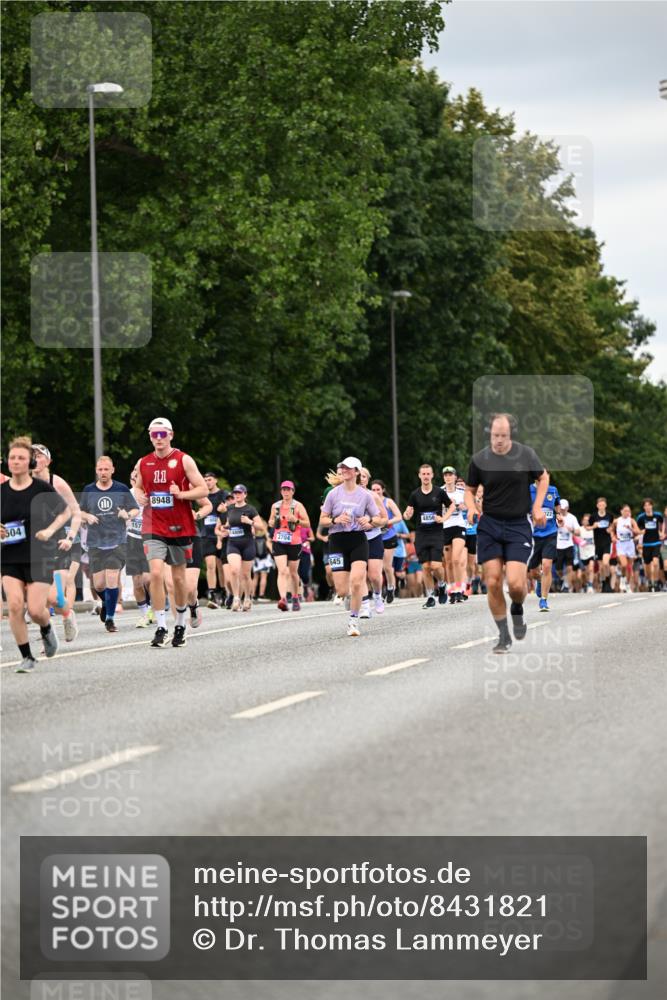 29.06.2025 - hella hamburg halbmarathon Dr. Thomas Lammeyer http://msf.ph/oto/8431821 29.06.2025 10:52:25 Kennedybrücke 1045, 1246, 1434, 1639, 1645, 2148, 2163, 2195, 2407, 2418, 2627, 2704, 2882, 2994, 3468, 3504, 3933, 4037, 4588, 4856, 4974, 5886, 6255, 6256, 6879, 7412, 7970, 8310, 8948, 9018, 9356, 9696, 10075, 10777, 10991, 11351 meine-sportfotos.de