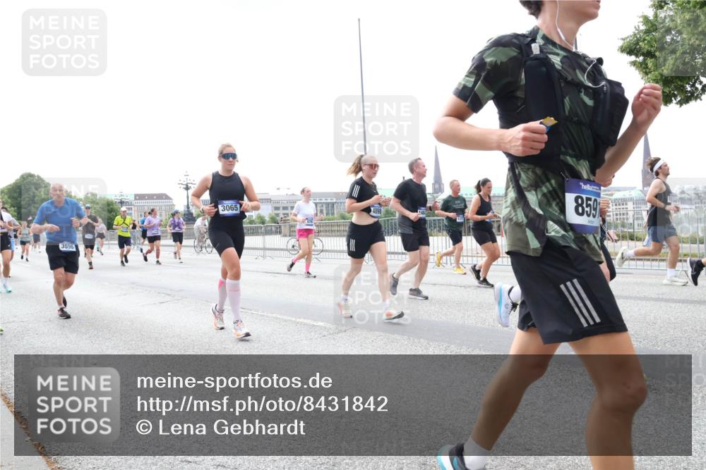 29.06.2025 - hella hamburg halbmarathon Lena Gebhardt http://msf.ph/oto/8431842 29.06.2025 10:44:17 Lombardsbrücke 3596, 3065, 8591, 1026, 1095, 1306, 1345, 1459, 1519, 1802, 1804, 2073, 2186, 2343, 2610, 2692, 3065, 3288, 3506, 3596, 4496, 4627, 4636, 4898, 5001, 5127, 5293, 5647, 5649, 5730, 5731, 5890, 5902, 5905, 6002, 6895, 7216, 7326, 7610, 7818, 7842, 8272, 8591, 8763, 8870, 8957, 9073, 9510, 9879, 10006, 10223, 10303, 10304, 10416, 11825, 11955, 12322, 12409, 12803, 12995, 13262, 13288, 13330, 13390, 13906, 14091, 14123, 14350, 14654, 14971 meine-sportfotos.de