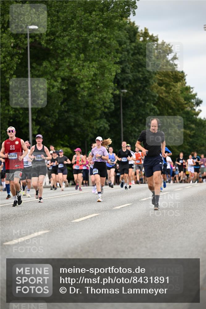 29.06.2025 - hella hamburg halbmarathon Dr. Thomas Lammeyer http://msf.ph/oto/8431891 29.06.2025 10:52:26 Kennedybrücke 1045, 1246, 1434, 1639, 1645, 2148, 2163, 2195, 2407, 2418, 2627, 2704, 2882, 2994, 3468, 3504, 3933, 4037, 4588, 4856, 4974, 5886, 6255, 6256, 6879, 7412, 7970, 8310, 8948, 9018, 9356, 9696, 10075, 10777, 10991, 11351 meine-sportfotos.de