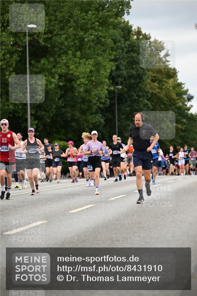 29.06.2025 - hella hamburg halbmarathon Dr. Thomas Lammeyer http://msf.ph/oto/8431910 29.06.2025 10:52:27 Kennedybrücke 1045, 1246, 1434, 1639, 1645, 2148, 2163, 2195, 2407, 2418, 2627, 2704, 2882, 2994, 3468, 3504, 3933, 4037, 4588, 4856, 4974, 5886, 6255, 6256, 6879, 7412, 7427, 7970, 8077, 8310, 8948, 9018, 9356, 9696, 10075, 10777, 10991, 11351 meine-sportfotos.de