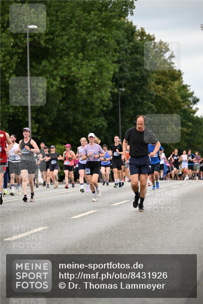 29.06.2025 - hella hamburg halbmarathon Dr. Thomas Lammeyer http://msf.ph/oto/8431926 29.06.2025 10:52:27 Kennedybrücke 1045, 1246, 1434, 1639, 1645, 2148, 2163, 2195, 2407, 2418, 2627, 2704, 2882, 2994, 3468, 3504, 3933, 4037, 4588, 4856, 4974, 5886, 6255, 6256, 6879, 7412, 7427, 7970, 8077, 8310, 8948, 9018, 9356, 9696, 10075, 10777, 10991, 11351 meine-sportfotos.de