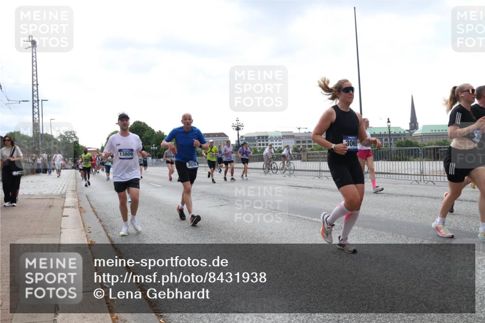 29.06.2025 - hella hamburg halbmarathon Lena Gebhardt http://msf.ph/oto/8431938 29.06.2025 10:44:18 Lombardsbrücke 13809, 3596, 3065, 1026, 1095, 1306, 1345, 1459, 1519, 1802, 1804, 2073, 2186, 2343, 2610, 2692, 3065, 3288, 3506, 3596, 4496, 4627, 4636, 4898, 5001, 5127, 5293, 5647, 5649, 5730, 5731, 5890, 5902, 5905, 6002, 6895, 7216, 7326, 7610, 7818, 7842, 8272, 8591, 8763, 8870, 8957, 9073, 9510, 9536, 9879, 10006, 10223, 10303, 10304, 10416, 11825, 11955, 12322, 12409, 12803, 12995, 13262, 13288, 13330, 13390, 13906, 14091, 14123, 14350, 14654, 14971 meine-sportfotos.de